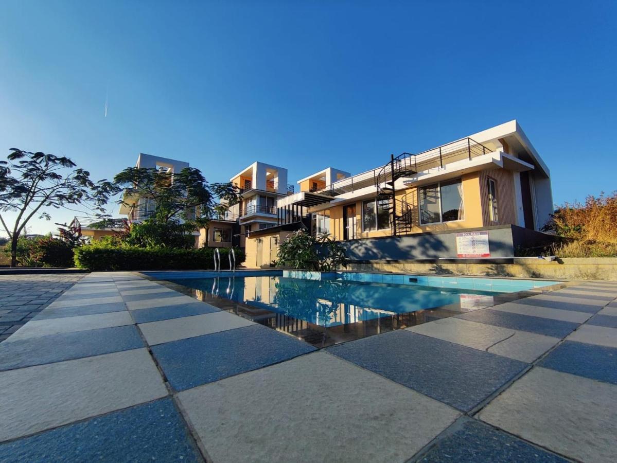 Royal Meadows Igatpuri 2Bhk Poolside Villa Exterior photo